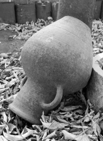 داستان کوتاه «سنگها و کوزهها»