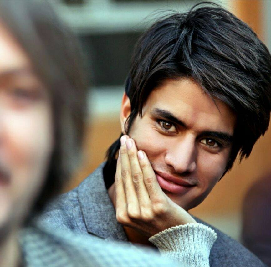 از عشق، از امید، از فردا نمیترسیم: مصاحبه با رامین مظهر، شاعر اهل افغانستان