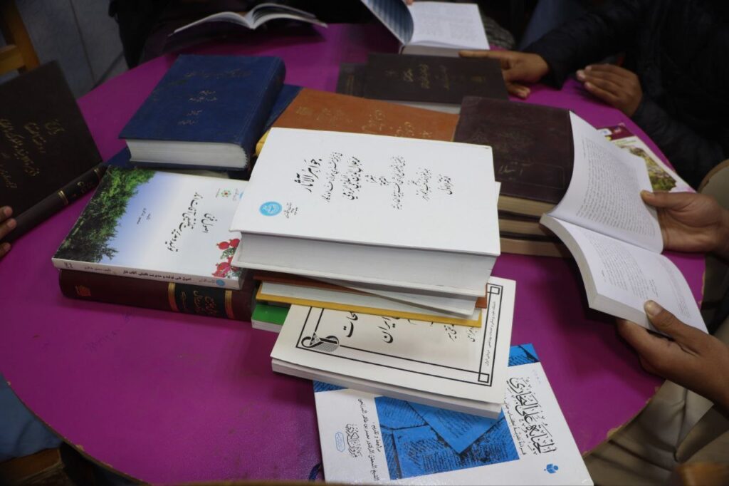 از شاهنامه فردوسی تا تاریخ ادبیات ایران؛ نمایشگاه کتاب در شبرغان برگزار شد