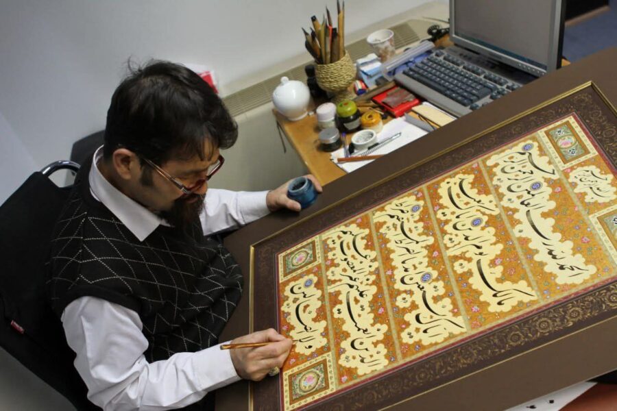 خوشنویس مهاجر افغانستانی: به‌خاطر زبان مادری ایران را برای مهاجرت انتخاب کردم