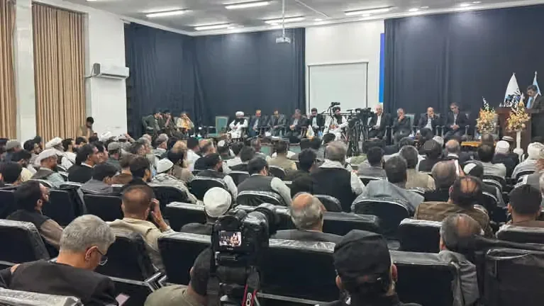 نخستین همایش شب شعر «از هریوا تا نیشاپور» با حضور شاعران ایران و افغانستان در هرات برگزار شد