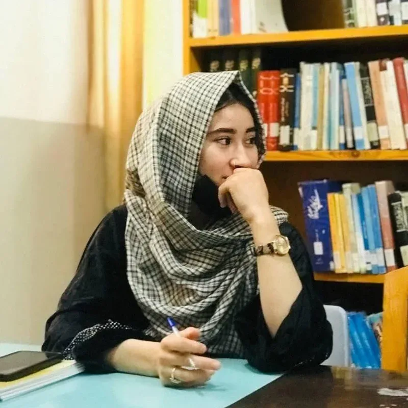 عزیزه احدی